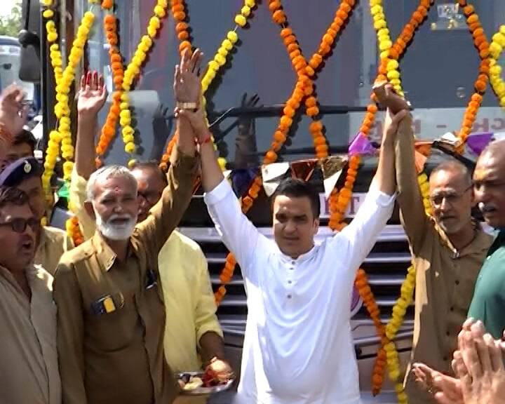 Gandhinagar News: 301 New ST BUS gives to Gujarat ST Department before Lok Sabha Election 2024 New ST BUS: લોકસભા ચૂંટણી પહેલા ગુજરાતને 301 નવી એસટી બસોની ભેટ, મંત્રીએ કર્યુ લોકાર્પણ