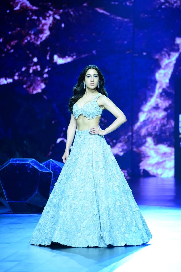 सारा ने एक बार फिर अपने ट्रेडिशनल लुक से सभी को अपना दीवाना बना दिया है.