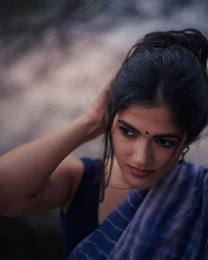సోషల్ మీడియాలో యాక్టివ్ గా ఉండే సిమ్రన్...లెటెస్ట్ గా సొగసుగా శారీ కట్టుకున్న పిక్స్ షేర్ చేసింది