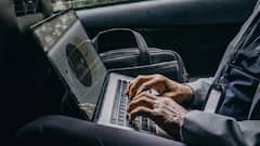 Laptop :  प्रवासात लॅपटॉप ची अशी घ्या काळजी !