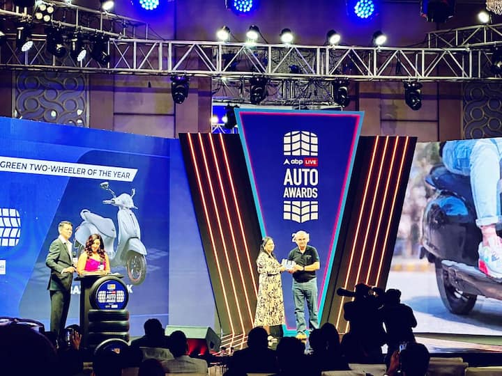 ஆண்டின் பசுமை இரு சக்கர வாகனம்- பஜாஜ் சேடக்