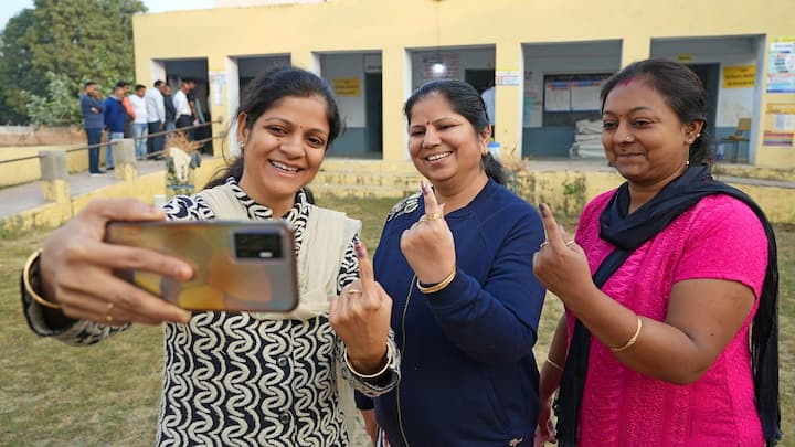 જો તમારી ઉંમર 18 વર્ષથી વધુ છે અને તમારું મતદાર કાર્ડ હજુ સુધી બન્યું નથી. તો જલદી કરો. અન્યથા તમે લોકસભા ચૂંટણીમાં મતદાન કરી શકશો નહીં.