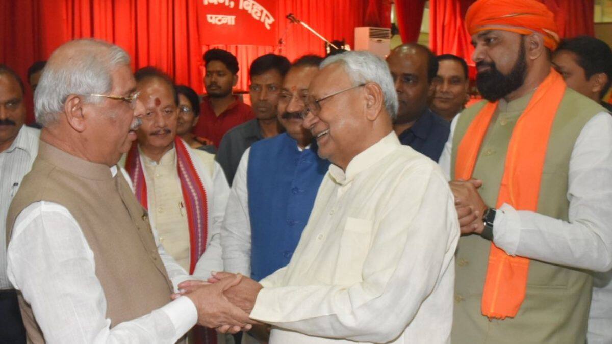 बिहार कैबिनेट: कौन हैं वो 5 नेता, जो नीतीश कुमार की हर सरकार में बन जाते हैं मंत्री?