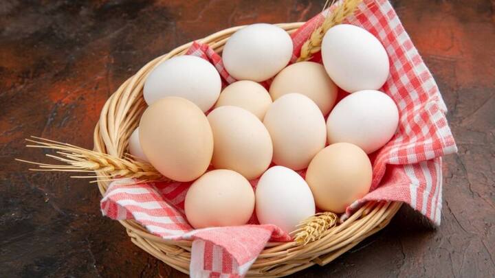 अंडे में प्रोटीन, फाइबर, विटामिन भरपूर मात्रा में होता है. इसे खाने से शरीर की इम्युनिटी अच्छी रहती है साथ ही शरीर में पूरे दिन एनर्जी बनी रहती है. लेकिन बहुत कम लोग जानते हैं कि अंडे खाने के तुरंत बाद यह चीजें नहीं खानी चाहिए. क्योंकि ऐसा करने से कई हेल्थ समस्याएं हो सकती है.