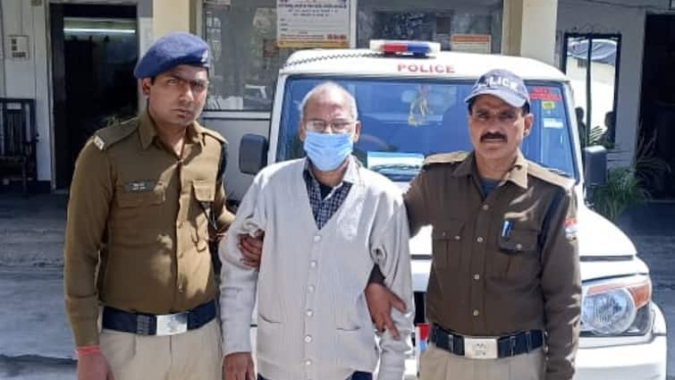 Uttarakhand police arrested CM Pushkar Singh Dhami former personal secretary on fraud case ann उत्तराखंड पुलिस का बड़ा एक्शन, सीएम के पूर्व निजी सचिव को किया गिरफ्तार