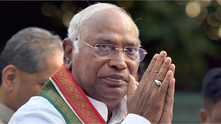 Lok Sabha elections  Mallikarjun Kharge says last chance to save Democracy and our Constitution from Dictatorship Mallikarjun Kharge: 