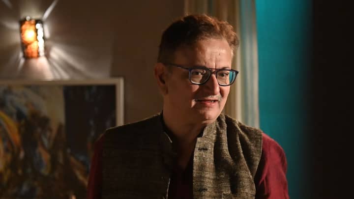 শিহরণ জাগানো এই ধরনের একের পর এক ঘটনা যখন ঘটতে থাকে, তখন পরিবারের মধ্যে আশার এক ক্ষীণ আলো লক্ষ্য করা যায়। তাদের হাতে একটি চিঠি এসে পৌঁছয়, যেখানে লেখা রয়েছে, 'আমি ভাল আছি', যা দেখে প্রাথমিকভাবে সোহাগের হাতের লেখা বলেই মনে করে সকলে।