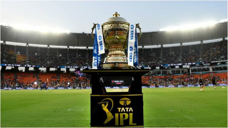 IPL 2024 New Rules introduces two bouncers an over and smart replay system for quicker more accurate reviews Sports News IPL 2024 New Rules: आयपीएलच्या नव्या सीझनमध्ये 2 नवे नियम; अंपायर्स अन् बॉलर्सना दिलासा