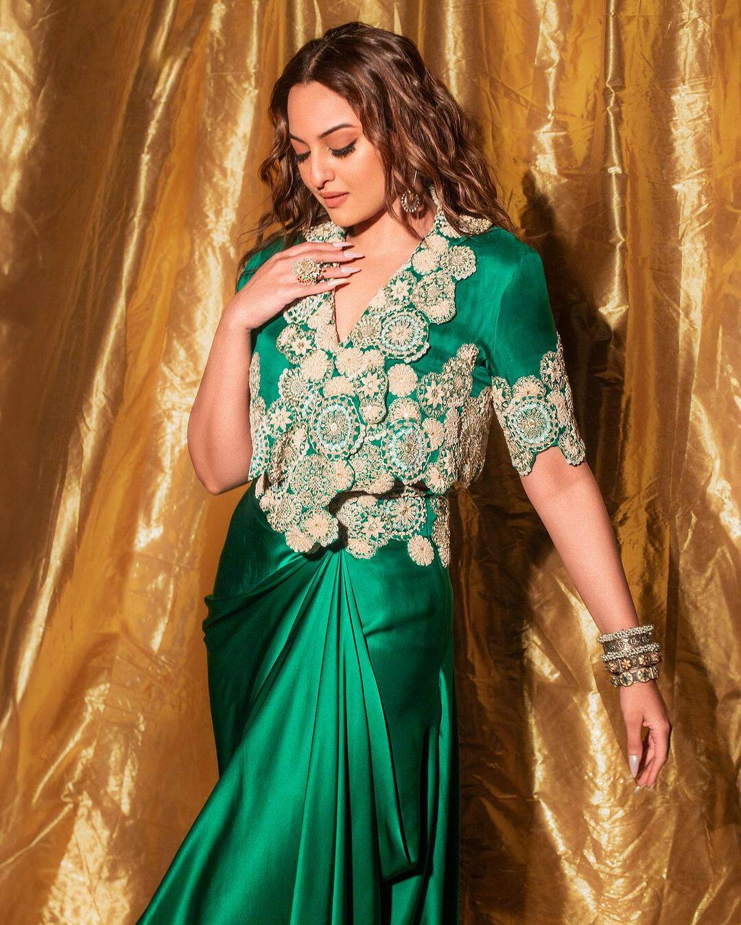 green emerald velvet dress Sonakshi Sinha In Sabirah Emerald Green Long Kurta Set | Sheetal Batra Emerald Green / XXS For Women