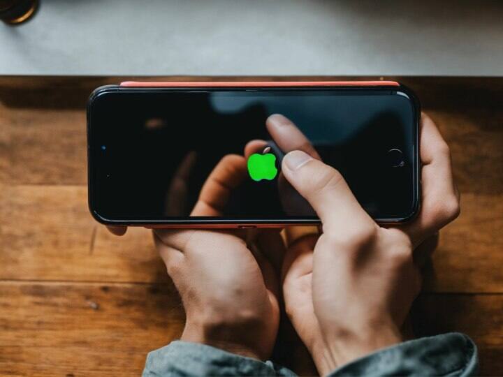 अगर आप एप्पल के ऐप स्टोर का इस्तेमाल कर पैसे एड करना चाहते हैं तो ये भी किया जा सकता है. इसके लिए आपको ऐप स्टोर पर जाकर अकाउंट वाले ऑप्शन पर टैप करना है. वहीं आपको एड फंड्स का ऑप्शन दिखेगा.