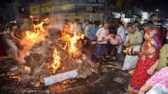 Holika Dahan 2024: આ 5 લોકોએ ભૂલથી પણ ન જોવું જોઈએ હોલિકા દહન, જાણો શું છે કારણ