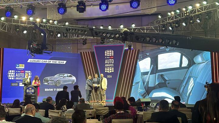 Luxury Car of The Year: एबीपी ऑटो अवॉर्ड्स 2024 में बीएमडब्ल्यू 7 सीरीज को लग्जरी कार ऑफ द ईयर का अवॉर्ड दिया गया है.