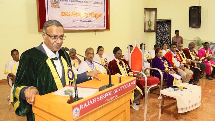 Thanjavur King Sarabhoji Government College 63rd Convocation Ceremony - TNN முயற்சி வேர் போல் ஆழமாக இருந்தால் வெற்றி நிச்சயம் - பட்டமளிப்பு விழாவில் துணைவேந்தர் அறிவுறுத்தல்