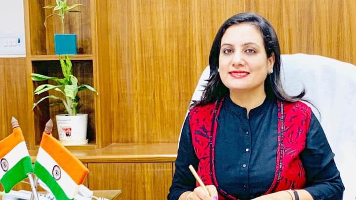 सोनल 2006 में अपने पहले प्रयास में सफल नहीं हो पाई थीं. लेकिन अगले ही साल यानि 2007 में उनकी मेहनत रंग लाई और उन्होंने 13वीं रैंक लाकर अपने सपने को पंख दे दिए.