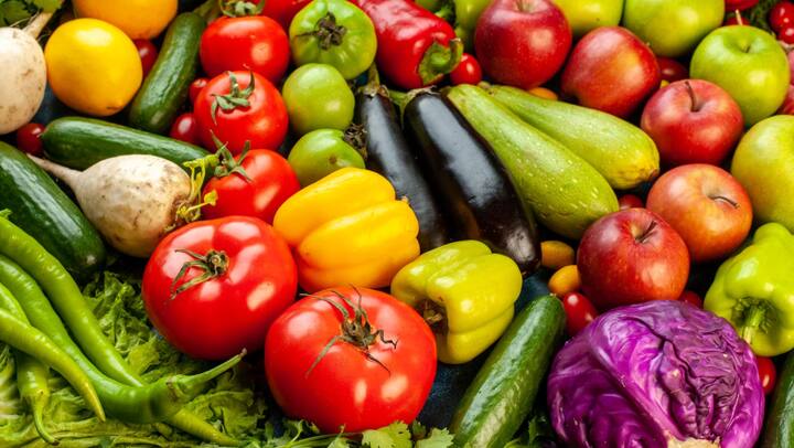 गर्मी का मौसम आते ही हम सभी को सब्जियों और फलों को ताजा रखने की चिंता सताने लगती है. तेज गर्मी में सब्जियां और फल जल्दी खराब हो जाते हैं, जिससे न सिर्फ खाने का स्वाद बल्कि पोषण भी प्रभावित होता है.