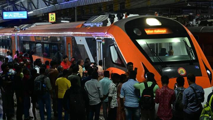 हेल्पलाइन पर कॉल करने के बाद रेलवे की ओर से आपको मेडिकल सहायता उपलब्ध कराई जाती है. सामान्य तौर पर अगले स्टेशन पर ही आपको मेडिकल सहायता मिल जाती है.