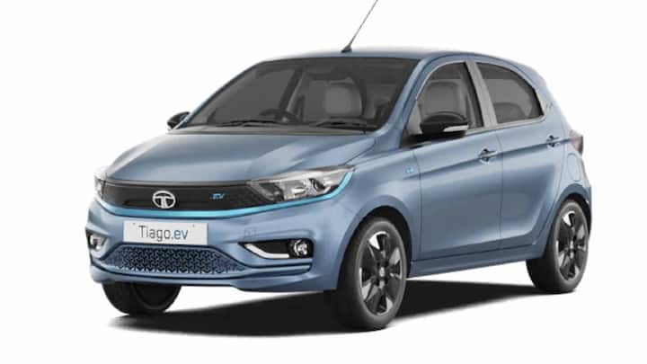 Tata Tiago: टाटा टियागो का एक्स-शोरूम प्राइस 7.99 लाख रुपये से शुरू है. ये गाड़ी एक बार की चार्जिंग में 315 किलोमीटर की रेंज देती है. वहीं, 5.7 सेकंड में ये कार 0 से 60 kmph की स्पीड पर पहुंच जाती है.