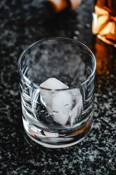 Dry ice :  ड्राय आईस म्हणजे नेमके काय ? हे होतात दुष्परिणाम  !