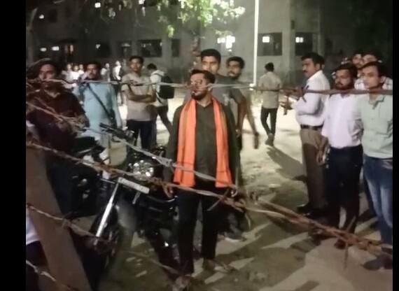 અફઘાની વિદ્યાર્થી પર શ્રીરામના નારા સાથે હુમલાની ઘટનામાં ગૃહ મંત્રાલય એક્શનમાં, DGP વિકાસ સહાય પણ પહોંચ્યાં In the incident of attack on an Afghani student in Gujarat University, the state home ministry ordered an impartial inquiry, called an emergency meeting અફઘાની વિદ્યાર્થી પર શ્રીરામના નારા સાથે હુમલાની ઘટનામાં ગૃહ મંત્રાલય એક્શનમાં, DGP વિકાસ સહાય પણ પહોંચ્યાં