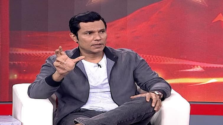 Randeep Hooda Bollywood Entry Swatantra Veer Savarkar Movie Abp Majha Bollywood Entertainment Latest Update Marathi News Randeep Hooda : रणदीप हुड्डाला फेमस का व्हायचं होतं, कशी झाली बॉलिवूडमध्ये एन्ट्री? माझा कट्ट्यावर शेअर केला गंमतीशीर किस्सा