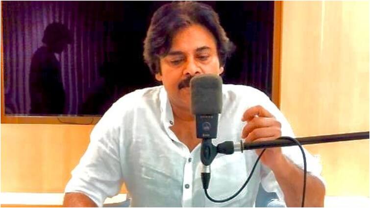 Mythri Movie Makers releases dubbing stills of pawan kalyan for Ustaad Bhagat Singh Ustaad Bhagat Singh: ‘ఉస్తాద్ భగత్ సింగ్’ సర్‌ప్రైజ్ - పవర్‌స్టార్ డబ్బింగ్ టీజర్‌కేనా?