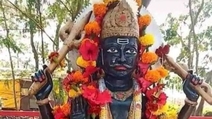 বর্তমানে, শনি কুম্ভ রাশিতে অবস্থিত এবং ২০২৫ সালে, এটি কুম্ভ রাশি ছেড়ে মীন রাশিতে প্রবেশ করবে। ১৮ মার্চ সকাল ৭:৪৯টায় উঠবে।