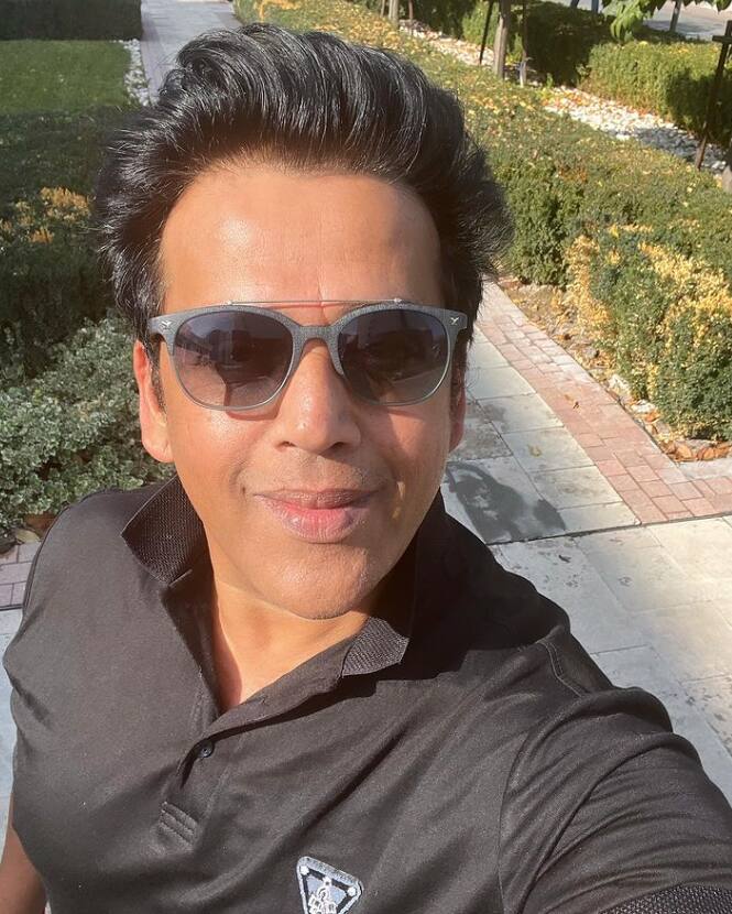 बता दें कि रवि किशन आज भोजुपरी के एक सुपरस्टार हैं. वहीं वो बॉलीवुड में भी लंबे समय से काम कर रहे हैं. रवि किशन ने अपनी एक्टिंग के दम खुद का एक नाम बनाया है.