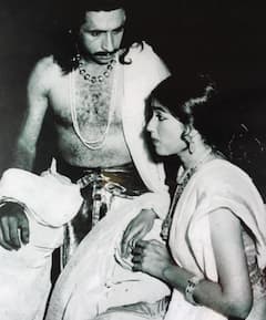 13 साल बड़े Naseeruddin Shah पर कैसे आया था इस एक्ट्रेस का दिल? कई साल लिव इन में रहने के बाद की थी शादी, जानें किस्सा