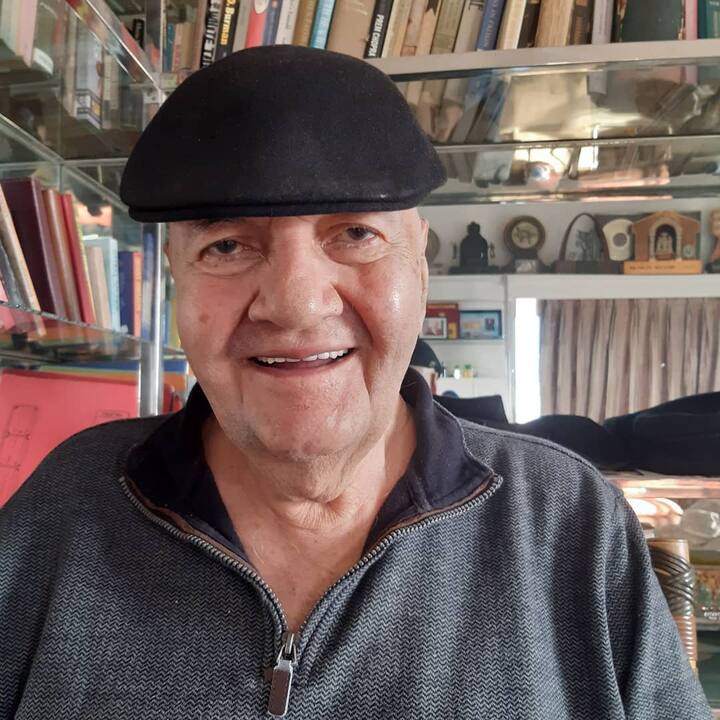 प्रेम चोपड़ा - प्रेम चोपड़ा ना सिर्फ एक उम्दा एक्टर हैं बल्कि पर्दे पर अपनी अदाकारी से विलेन के किरदार को और ज्यादा खूंखार और निर्दयी बना देते थे. खास बात ये कि प्रेम चोपड़ा के नाम बॉलीवुड में फिल्मी पर्दे पर रेप सीन्स का रिकॉर्ड है. उन्होंने 250 से ज्यादा फिल्मों में रेप सीन्स फिल्माए हैं. प्रेम चोपड़ा अपने सिग्नेचर डॉयलॉग प्रेम नाम है मेरा, प्रेम चोपड़ा के लिए आज भी मशहूर हैं.