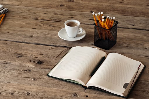 Visualization in Daily Journaling: Visualization techniques involve envisioning in detail positive outcomes or goals for improved quality of life. By incorporating visualization into journaling practices, individuals can create a bedtime ritual that encourages reflection, gratitude, and resilience. (Image Source: Getty)