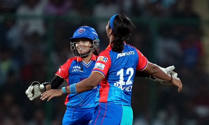 இந்த போட்டியில் பெங்களூரு மற்றும் டெல்லி அணிகள் மோதின.