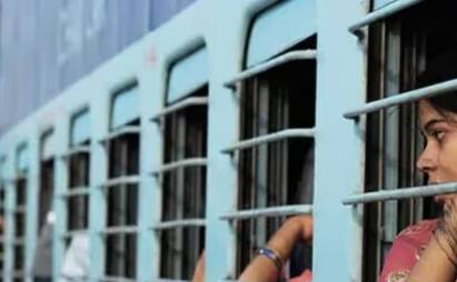 Railway Medical Emergency Help: ਜੇਕਰ ਚਲਦੀ ਟਰੇਨ ਚ ਸਫ਼ਰ ਕਰਦੇ ਸਮੇਂ ਤੁਹਾਡੀ ਸਿਹਤ ਖਰਾਬ ਹੋ ਜਾਂਦੀ ਹੈ। ਫਿਰ ਅਜਿਹੀ ਸਥਿਤੀ ਵਿੱਚ ਤੁਹਾਨੂੰ ਚਿੰਤਾ ਕਰਨ ਦੀ ਲੋੜ ਨਹੀਂ ਹੈ। ਤੁਸੀਂ ਰੇਲਵੇ ਤੋਂ ਮਦਦ ਮੰਗ ਸਕਦੇ ਹੋ।