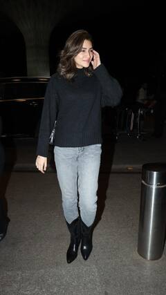 क्रिती सनोन आज एअरपोर्ट वर स्पॉट झाली