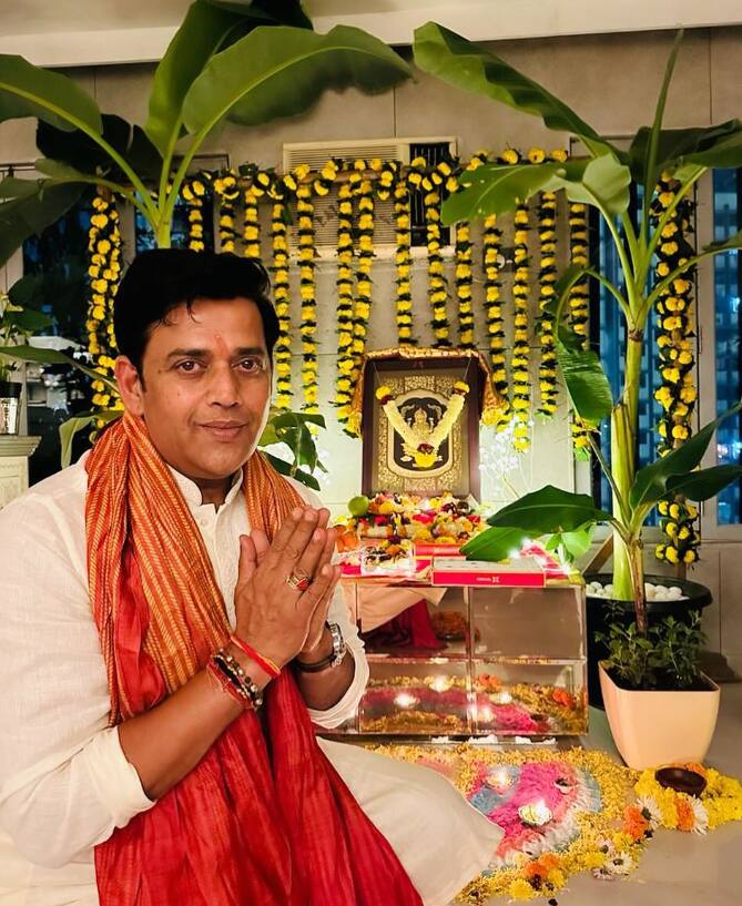 रवि ने कहा कि उनके पिता ब्राह्मण पुजारी थे. उनकी मुझसे कुछ उम्मीदें थीं. मैंने हमेशा अपने पिता की मार को एक सीख की तरह लिया है जो उन्हें आज मदद कर रही है.