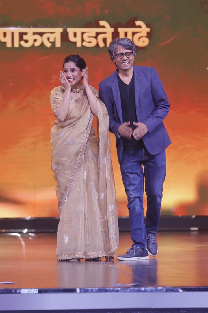 नुकत्याच पार पडलेल्या 'झी चित्र गौरव पुरस्कार' (Zee Chitra Gaurav Awards) सोहळ्यात अभिनेत्री प्रिया बापट (Priya Bapat) हिला मराठी पाऊल पडते पुढे हा पुरस्कार देण्यात आला आहे.