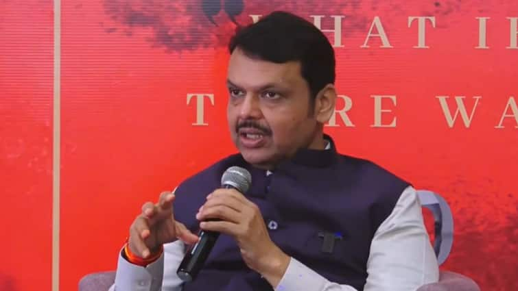 Devendra Fadnavis on mi punha yein statement I came again after two and a half years It took some time but I broke two parties criticizes Congress Sharad Pawar Uddhav Thackeray Maharashtra Politics Marathi News Devendra Fadnavis : मी पुन्हा अडीच वर्षांनी आलो, पण दोन पक्ष फोडून आलो, जगाला उत्तर द्यावं लागतं : देवेंद्र फडणवीस