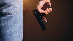 पुणे की होटल में खाना खा रहे युवक को बदमाशों ने गोलियों से भूना, CCTV में वारदात कैद