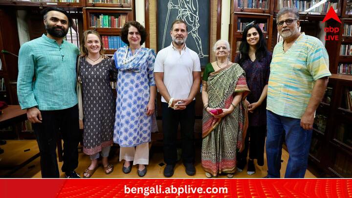 I.N.D.I.A. জোটের কিছু শরিক দলের সদস্যরাও এদিনের যাত্রায় পা মেলান। মুম্বইয়ের ধারাভিতে একটি জনসভায়, রাহুলকে বলতে শোনা যায়, কংগ্রেস ক্ষমতায় এলে জাতভিত্তিক গণনা হবে। (ছবি:PTI)