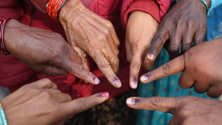 Himachal Lok Sabha Election 2024 Registered Voters Know Male Female and First Time Voters Data ann Lok Sabha Elections 2024: हिमाचल में 56 लाख से ज्यादा मतदाता करेंगे वोट, जानें कितनी है महिला-पुरुष समेत फर्स्ट टाइम वोटर्स की संख्या