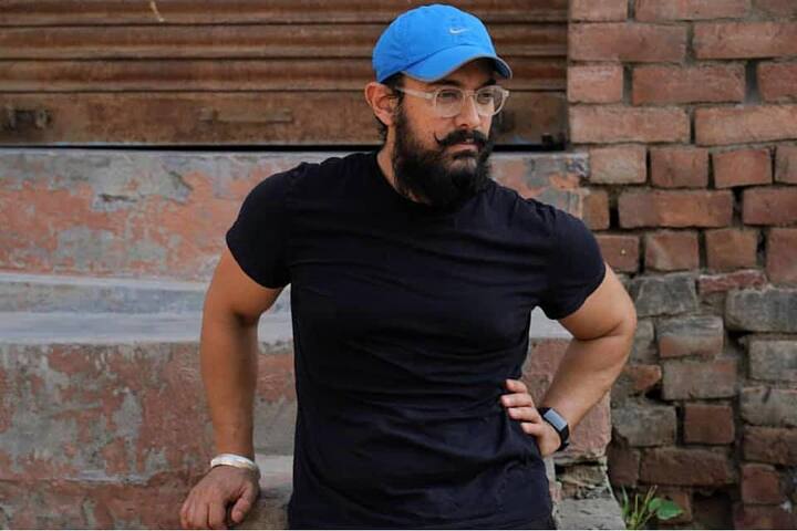 फिर बार-बार आमिर खान के टोकने की वजह से अमरीश पुरी का पारा हाई हो गया और उन्होंने सेट पर ही सबके सामने आमिर खान को जमकर डांट लगा दी और सेट छोड़कर चले गए.