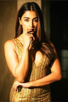 Pooja Hegde: ਪੂਜਾ ਹੇਗੜੇ ਨੇ ਬਾਡੀਕੋਨ ਡਰੈੱਸ ਪਹਿਨ ਖਿੱਚਿਆ ਪ੍ਰਸ਼ੰਸਕਾਂ ਦਾ ਧਿਆਨ, ਹੌਟ ਲੁੱਕ ਨਾਲ ਇੰਟਰਨੈੱਟ 'ਤੇ ਮਚਾ ਦਿੱਤੀ ਤਬਾਹੀ