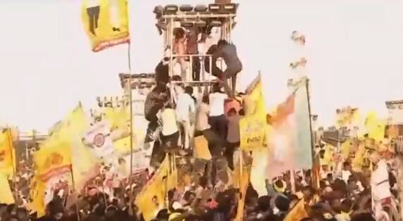 PM modi requested pawan kalyan to pause his speech asked people who had climbed light towers to come down  'તમારું જીવન ખૂબ જ કિંમતી છે', PM મોદીએ પવન કલ્યાણનું ભાષણ રોકી ટાવર પર બેસેલા લોકોને નીચે ઉતરવા  કરી અપીલ 