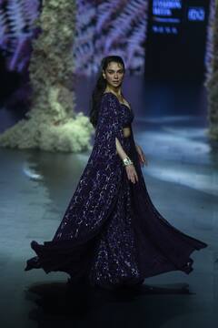 Lakme Fashion Week 2024: ट्रेडिशनल अवतार में हुस्न की मल्लिका बनीं अदिति राव हैदरी...तो शहनाज गिल का रैंप पर दिखा किलर लुक, देखें तस्वीरें