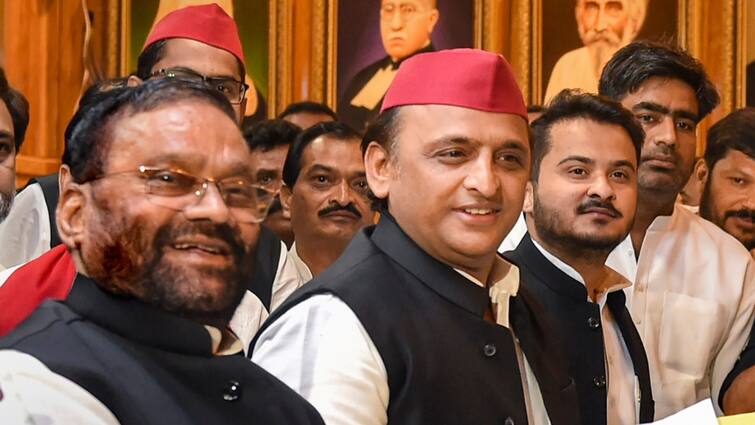 Lok Sabha Election 2024 UP Swami Prasad Maurya said he is in touch with Akhilesh Yadav Lok Sabha Election: स्वामी प्रसाद मौर्य का बड़ा ऐलान, कहा- 'अखिलेश यादव के संपर्क में हूं', क्या फिर होगी घर वापसी?