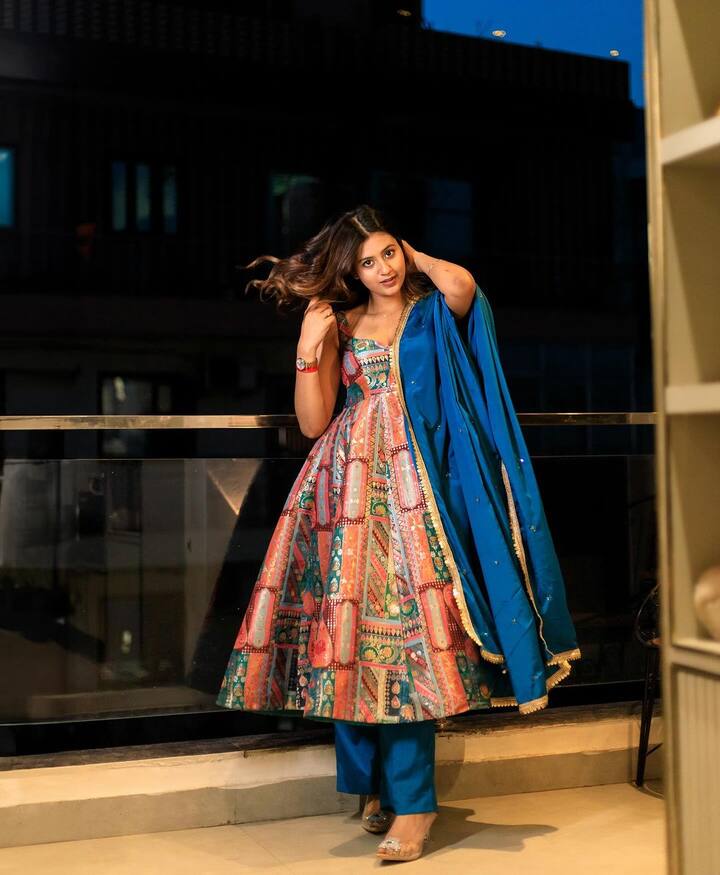 અંજલિ અરોરાનો આ ગ્લેમરસ અંદાજ ચાહકોને પસંદ આવી રહ્યો છે.