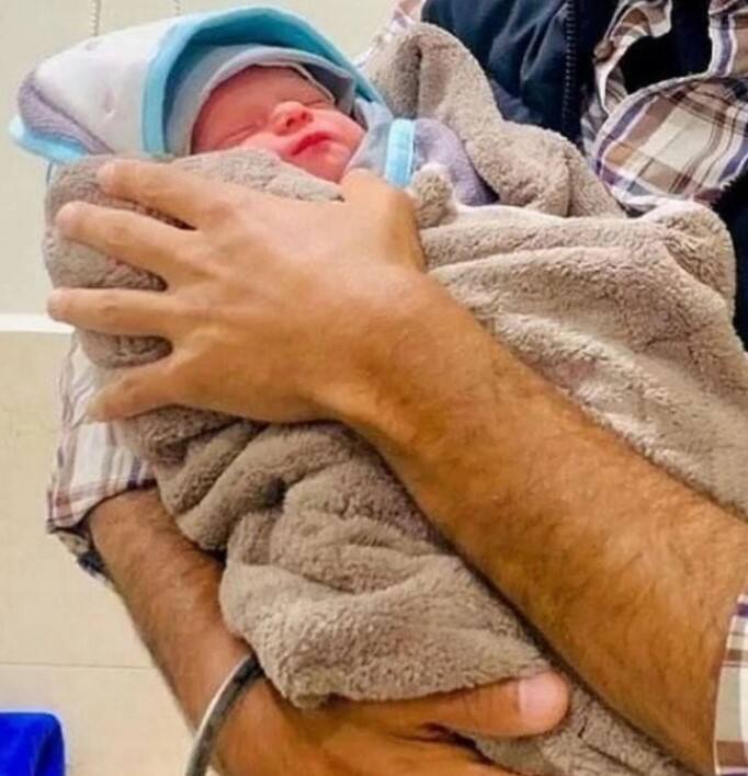 ਰਿਪੋਰਟਾਂ 'ਚ ਇਹ ਵੀ ਗੱਲ ਸਾਹਮਣੇ ਆਈ ਸੀ ਕਿ ਪਰਿਵਾਰ ਦੀ ਕਰੋੜਾਂ ਦੀ ਜਾਇਦਾਦ ਦੇ ਵਾਰਸ ਲਈ ਚਰਨ ਕੌਰ ਤੇ ਬਲਕੌਰ ਸਿੰਘ ਨੇ ਦੂਜੇ ਬੱਚੇ ਨੂੰ ਦੁਨੀਆ 'ਚ ਲੈਕੇ ਆਉਣ ਦਾ ਫੈਸਲਾ ਕੀਤਾ। ਫਿਲਹਾਲ ਇਹ ਖਬਰ ਪ੍ਰਸ਼ੰਸਕਾਂ ਲਈ ਬਹੁਤ ਖਾਸ ਹੈ, ਕਿ ਇੱਕ ਵਾਰ ਫਿਰ ਮੂਸੇਵਾਲਾ ਦੇ ਨਾਂਅ ਦੀ ਚਰਚਾ ਤੇਜ਼ ਹੋ ਗਈ ਹੈ।