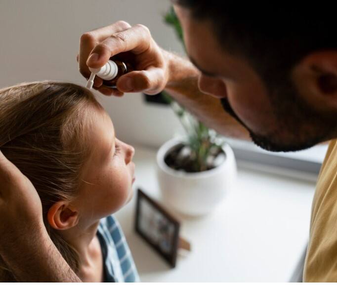 ਦਾਦੀ ਅਤੇ ਮਾਵਾਂ ਛੋਟੇ ਬੱਚਿਆਂ ਦੀ ਦੇਖਭਾਲ ਕਰਦੇ ਸਮੇਂ ਬਹੁਤ ਸਾਰੇ ਸੁਝਾਅ ਦਿੰਦੀਆਂ ਹਨ। ਦਾਦੀ ਅਤੇ ਮਾਵਾਂ ਦੱਸਦੇ ਹਨ ਕਿ ਮਾਲਿਸ਼ ਦੌਰਾਨ ਬੱਚਿਆਂ ਦੇ ਕੰਨਾਂ ਵਿੱਚ ਤੇਲ ਪਾਉਣਾ ਚਾਹੀਦਾ ਹੈ, ਅੱਜ ਅਸੀਂ ਜਾਣਦੇ ਹਾਂ ਕਿ ਤੇਲ ਪਾਉਣਾ ਚਾਹੀਦਾ ਹੈ ਜਾਂ ਨਹੀਂ।