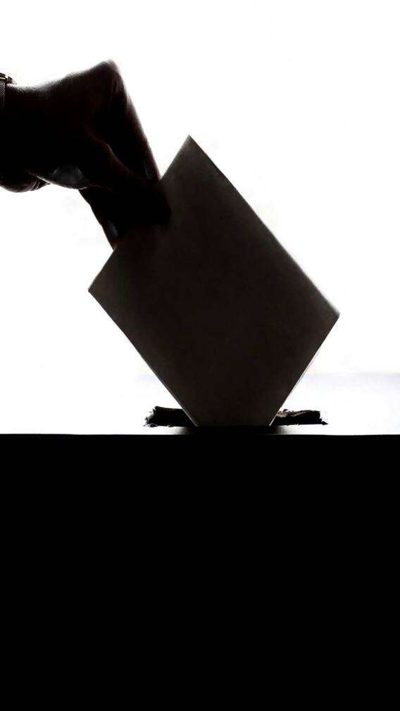 Lok sabha election 2024 : पहिल्यांदा मतदान करणाऱ्या मतदारांनी 'या' गोष्टी लक्षात ठेवा...