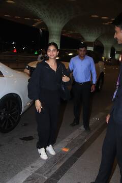 Suhana Khan Spotted: ब्लैक को-ऑर्ड सेट पहने एयरपोर्ट पर दिखीं सुहाना खान, सिंपल लुक में भी शाहरुख की बेटी लगीं गॉर्जियस