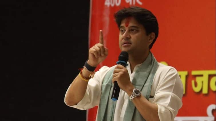 Jyotiraditya Scindia talks to Rajasthan CM regarding Shivpuri girl kidnapping in kota ann कोटा में शिवपुरी की छात्रा किडनैप, सिंधिया ने CM भजनलाल से की बात, कहा- 'जल्दी ही हमारी बेटी...'